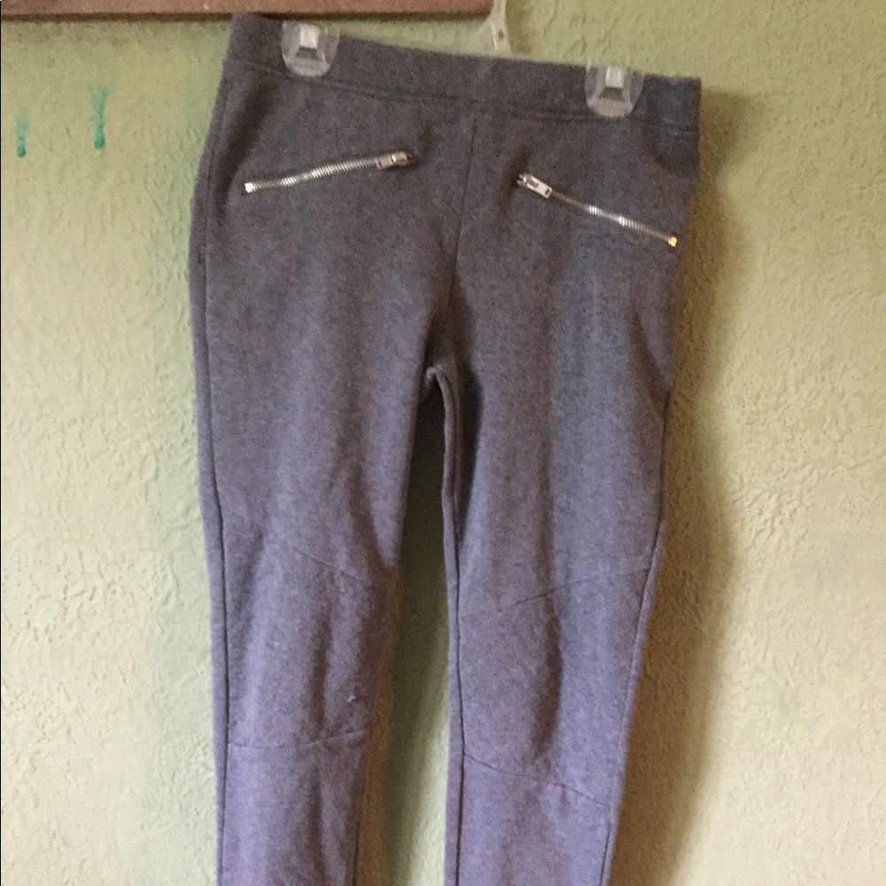 GRAY LEGGINGS